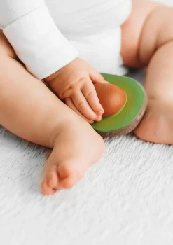 Beißspielzeug 'Arnold the Avocado' Spielzeug|Zahnungshilfen