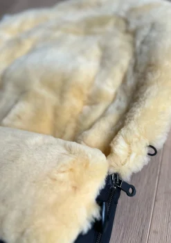 New Premium Lammfell-Fußsack für Babywanne & Kinderautositz midnight black Kinder Zubehör Kindersitz|Fußsäcke