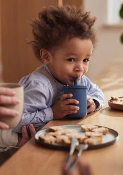 New Silikon Becher mit Trinkhalm Trinkbecher & Trinkflaschen